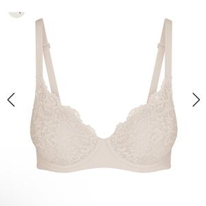 SKIMS Fits Everybody Lace T-Shirt Bra